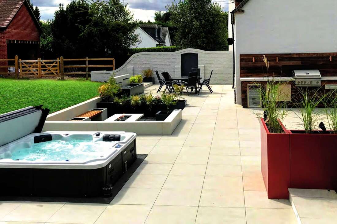 iGarden modular system porcelain tiles, sunken seating area, water feature, planters, outdoor kitchen and jacuzzi hot tub - iGarden Vision Oakland Group.